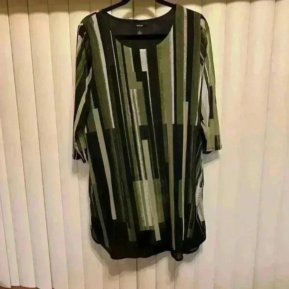 NWOT Alfani Printed Mesh Tunic, brand new never worn. Army green mixed color - Picture 1 of 15